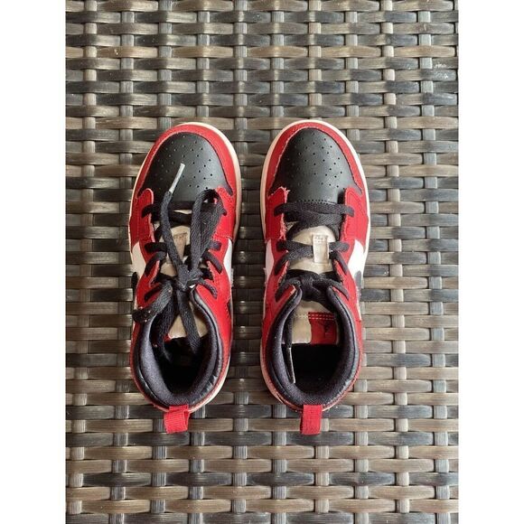 Nike  Air Jordan mids 1 kids size 10C - Picture 3 of 5